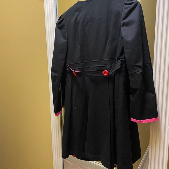 Detail black with accent pink, red coat - Picture 4 of 5